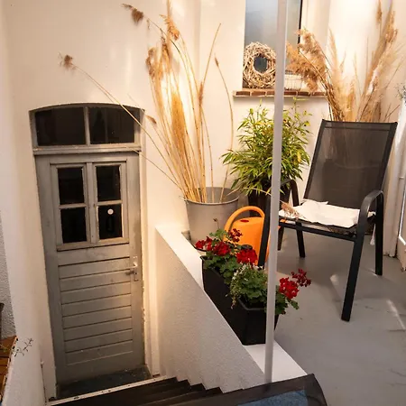 Interior - Ice-bhf, Ruhig, Modern, Urban, Zentral, Veranda & Parkplatz,