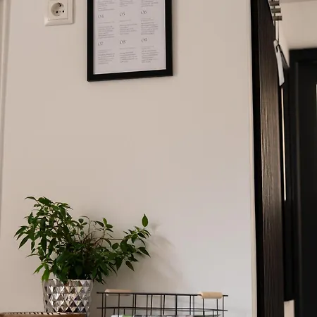 Apartment Interior - Ice-bhf, Ruhig, Modern, Urban, Zentral, Veranda&parkplatz,