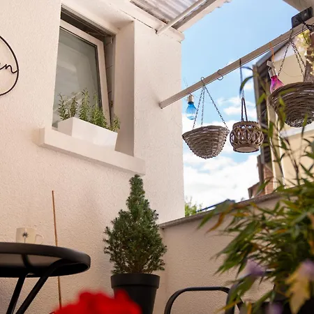 Apartamento Interior - 5 Min Zum Bhf, Ruhig, Modern, Urban - Zentral, Veranda & Parkplatz,