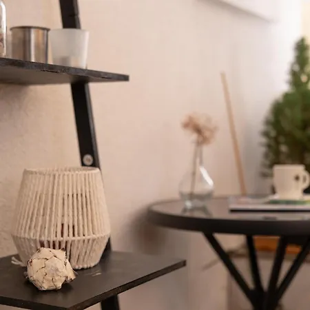 Interior - 5 Min Zum Bhf, Ruhig, Modern, Urban - Zentral, Veranda & Parkplatz, Apartamento